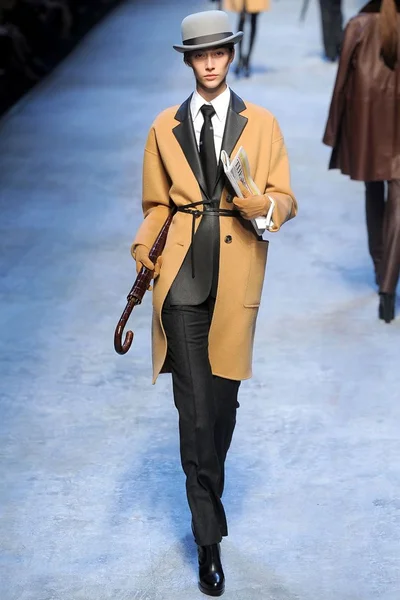 Look 18